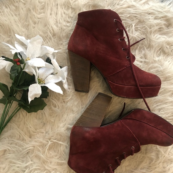 Burgundy heeled boots - Picture 2 of 2